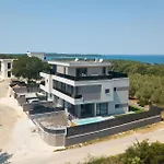 Σπίτι διακοπών 3 Bedroom In Štinjan