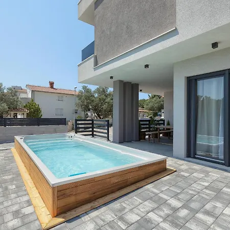 Σπίτι διακοπών 3 Bedroom In Štinjan