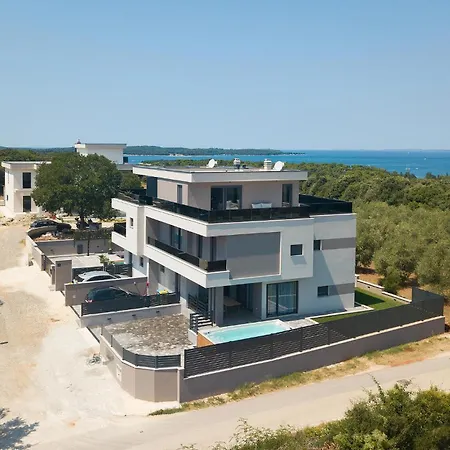 بيت للعطل 3 Bedroom Awesome Home In Stinjan Štinjan
