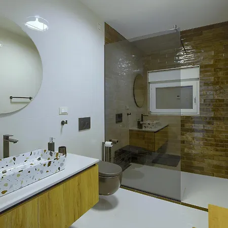 3 Bedroom Awesome Home In Stinjan